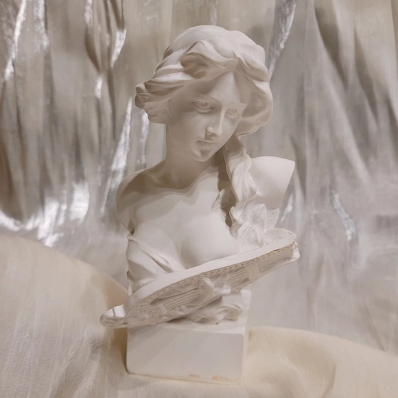 Holy Aphrodite Collection - Picture 7 of 8